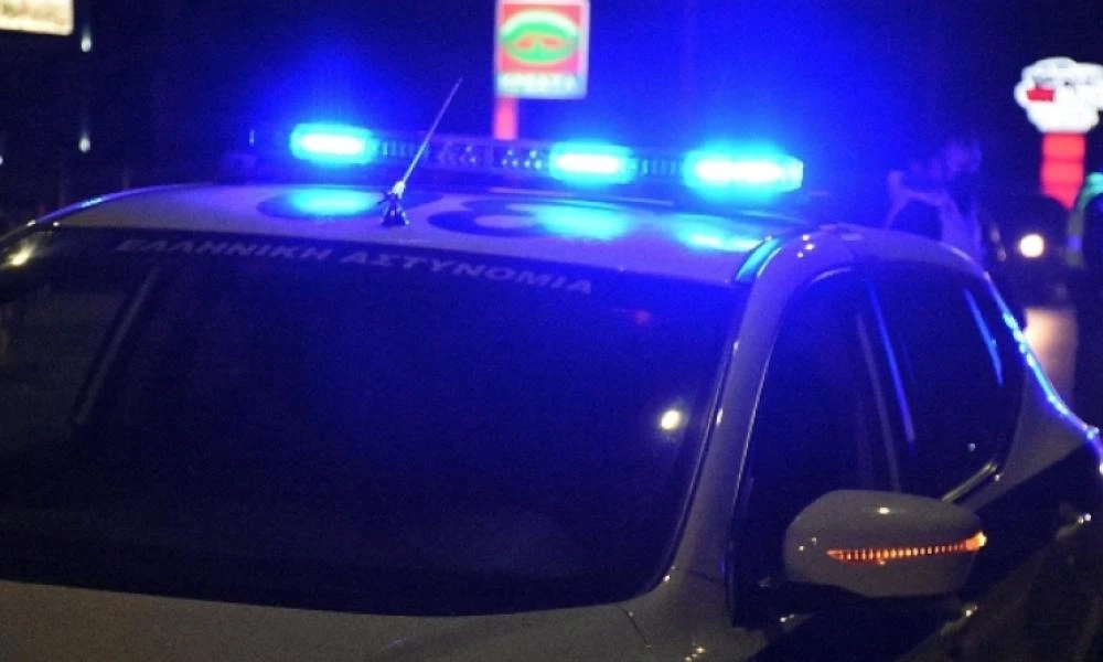 Τρόμος για ιδιοκτήτη και υπάλληλο ζαχαροπλαστείου στο Πέραμα: Ληστές τους έδεσαν με καλώδιο και τους έκλεψαν